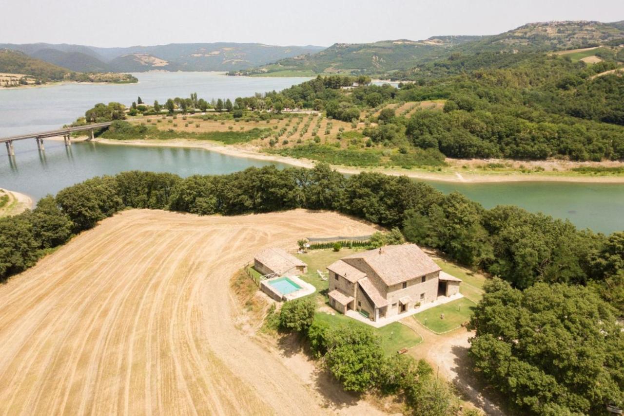 Casale Al Lago Con Piscina E Sauna Corbara  エクステリア 写真