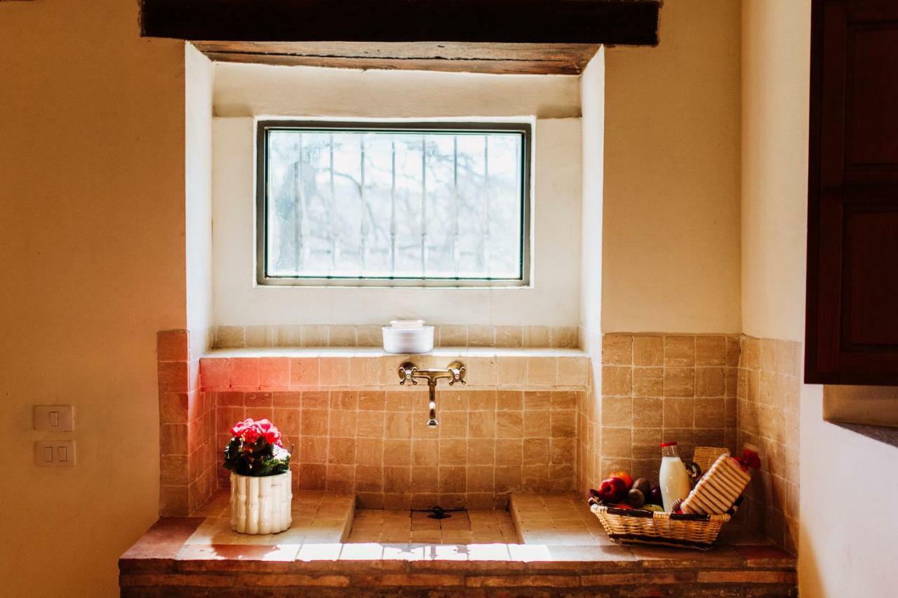 Casale Al Lago Con Piscina E Sauna Corbara  エクステリア 写真